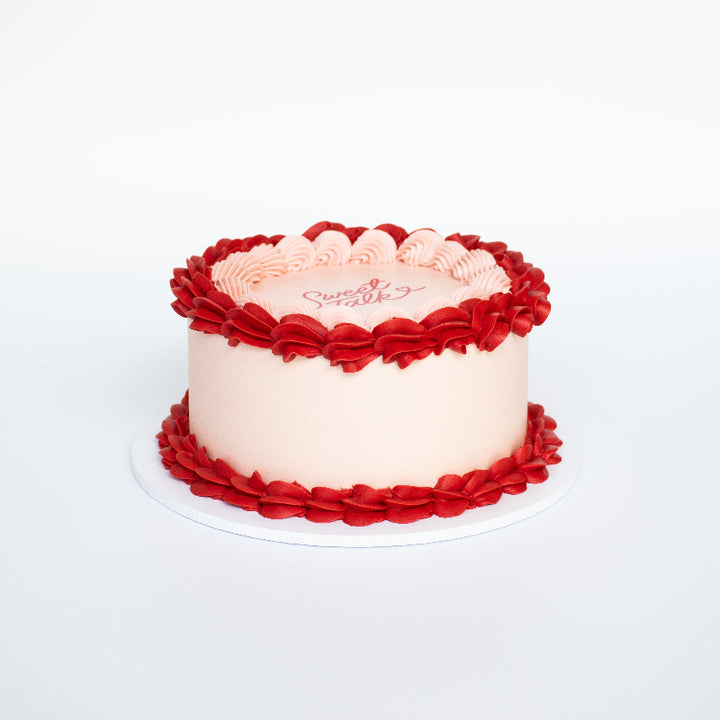 Customisable vintage cake featuring edible image, bows, and gold accents.