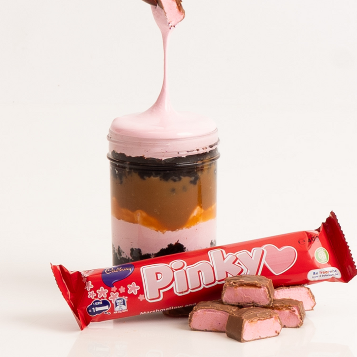 Pinky Cake Jar with chocolate and cream layers.