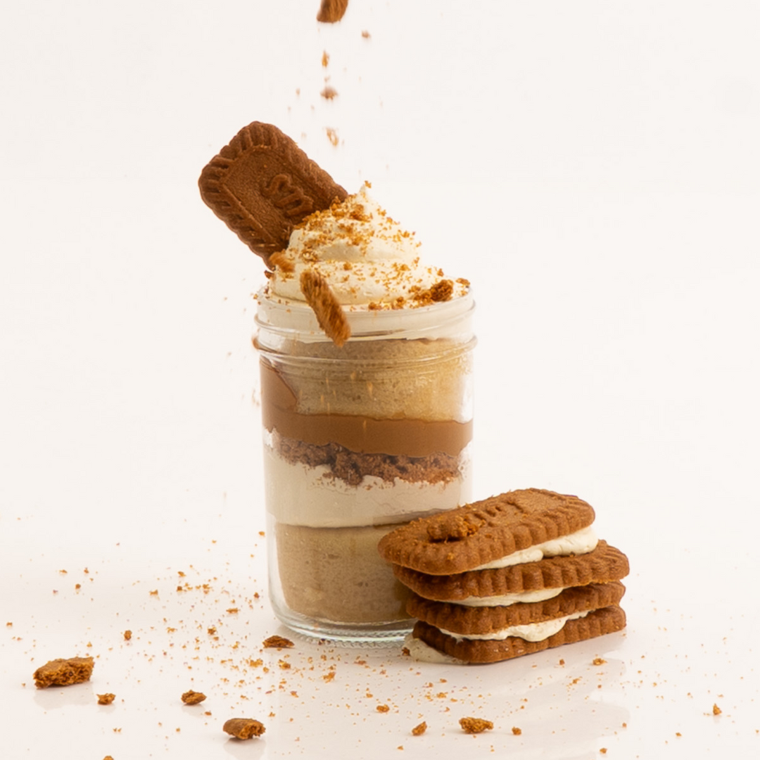 Vegan Biscoff Cake Jar with spiced layers and cookie crumble.